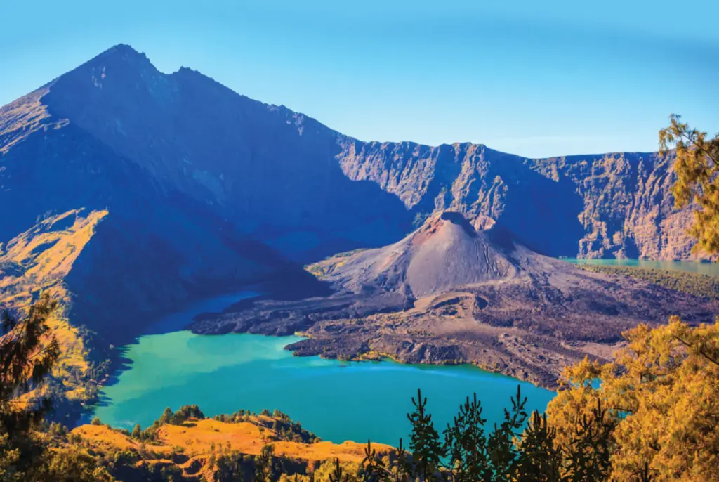 Exploring the Fiery Heart: Volcano and Mountain Adventures in Indonesia 2 Exploring the Fiery Heart: Volcano and Mountain Adventures in Indonesia 1