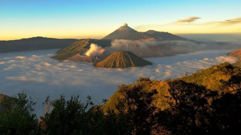 Exploring the Fiery Heart: Volcano and Mountain Adventures in Indonesia 4 Exploring the Fiery Heart: Volcano and Mountain Adventures in Indonesia 3